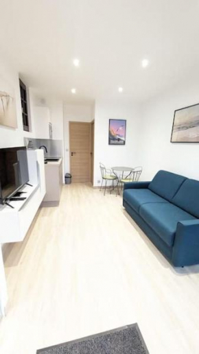 Le Méridien, studio rénové avec terrasse, 8 min à pieds du centre ville